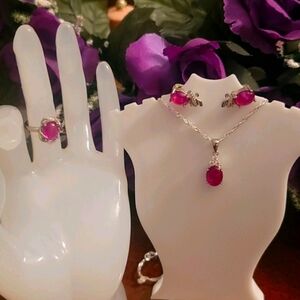 (NWT) World Class Genuine Mozambique Ruby Set